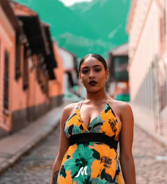 Mujer bailarina del diseño de marca de Macuira para una agencia de branding en Colombia