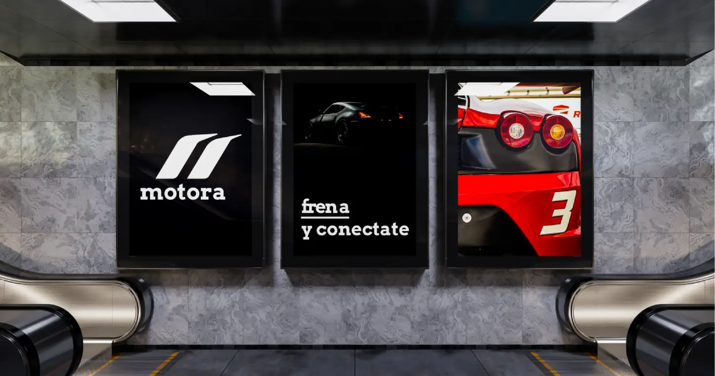 Banners en el metro del diseño de marca de Motora para una agencia de branding en Colombia